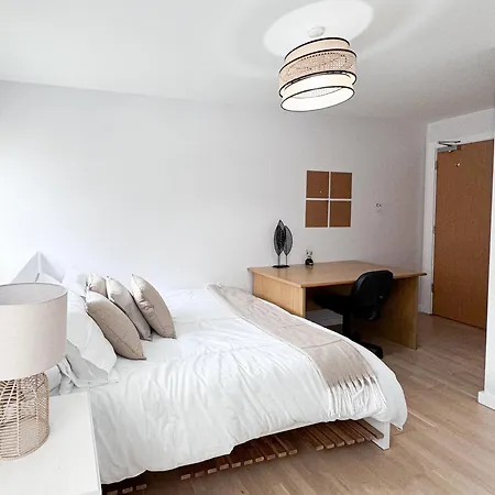 Apartment Centre Flat - Business - Free Parking