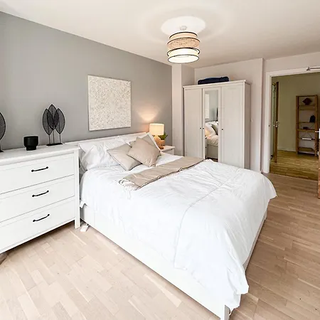 Apartment Centre Flat - Business - Free Parking