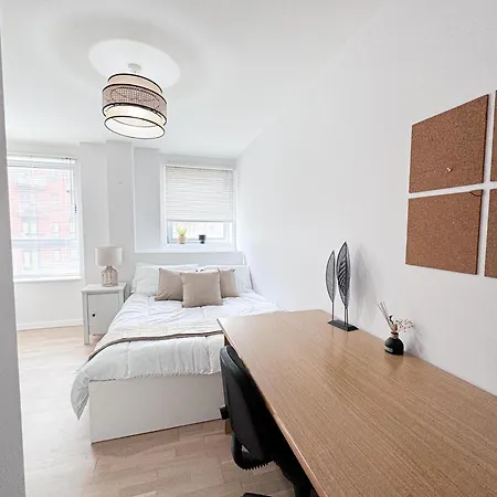 Apartment Centre Flat - Business - Free Parking Leeds (West Yorkshire)